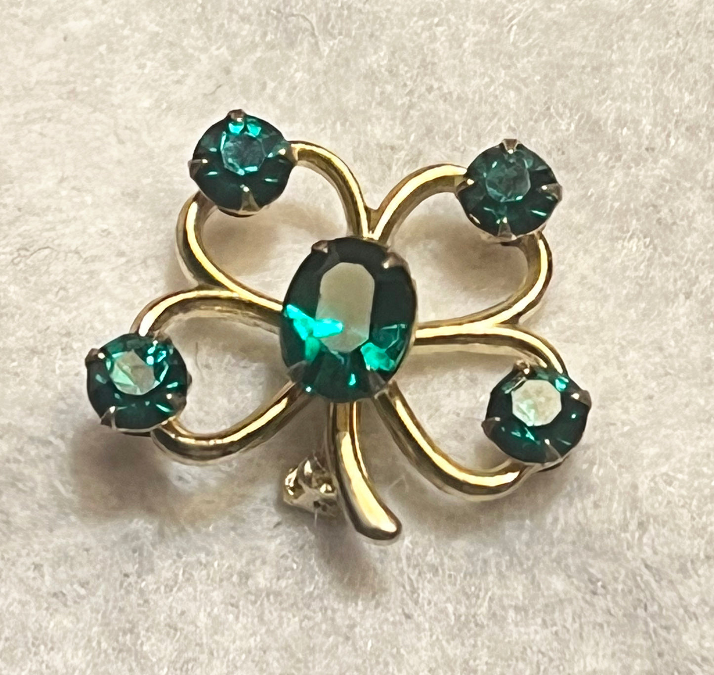 Unsigned Gold Tone Open Leaf Cover with Rhinestones Brooch/Pin