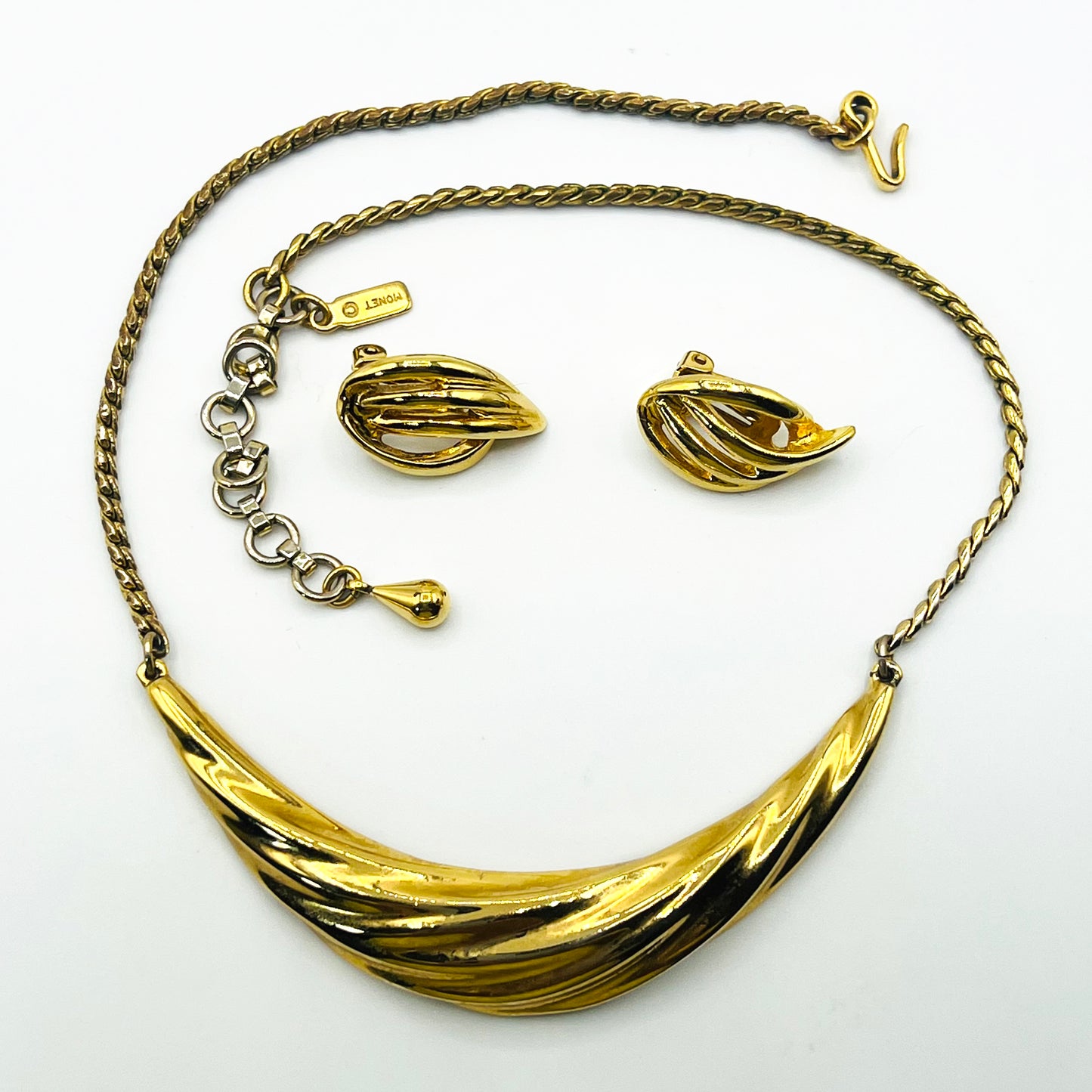 1980s Monet Gold Tone Cresent Shape Necklace