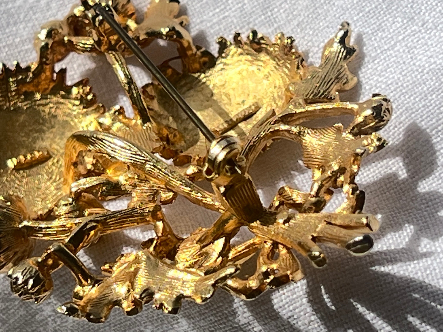 Vintage Exquisite Signed Gold Tone Flower Brooch