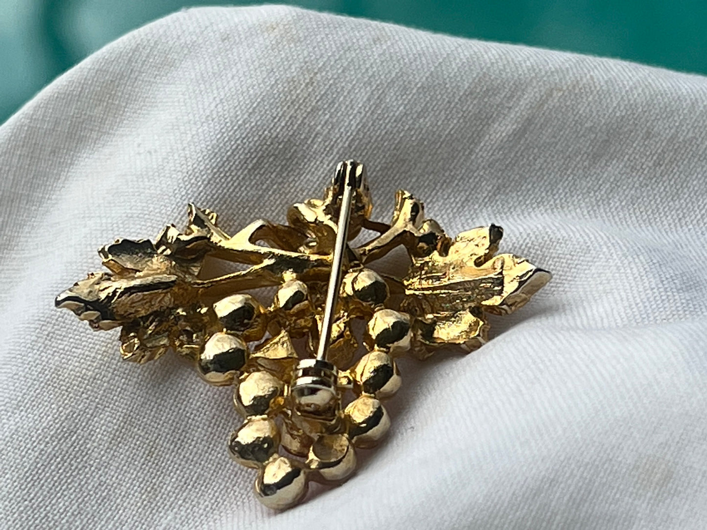 Vintage Grape Vine Brooch/Pink Rhinestone Grapes and Goldtone Leafs with Green Rhinestones