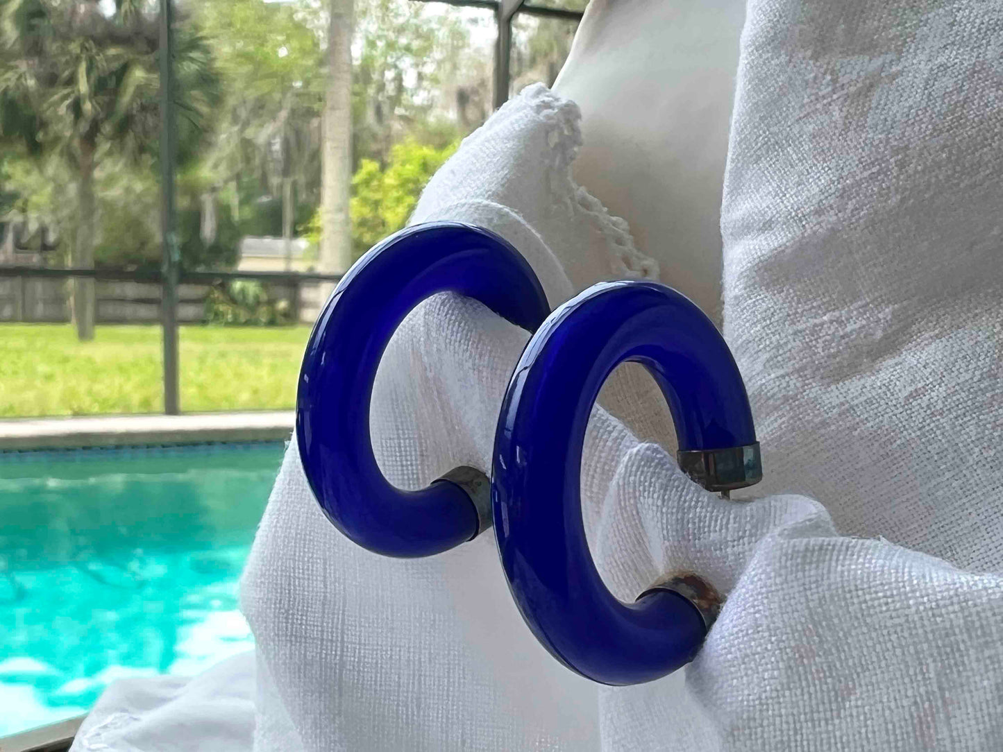 Vintage 1960s Danecraft Navy Blue Lucite hoop Earrings