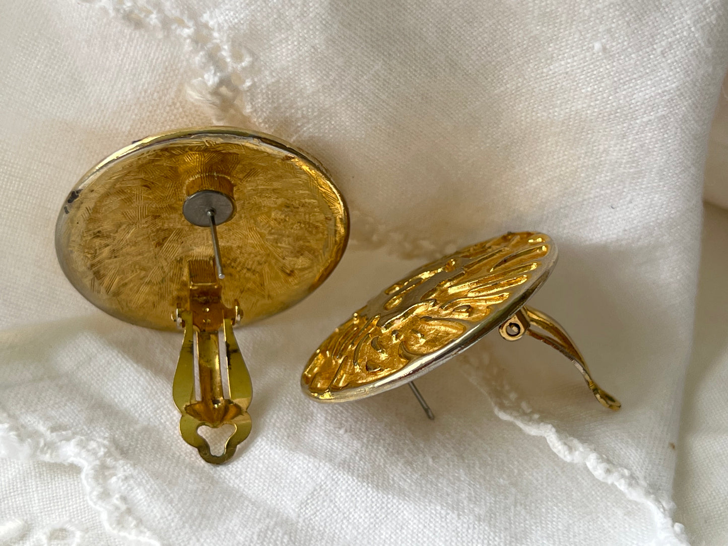 Vintage Anne Klein Gold Tone Lion Head Disk Earrings
