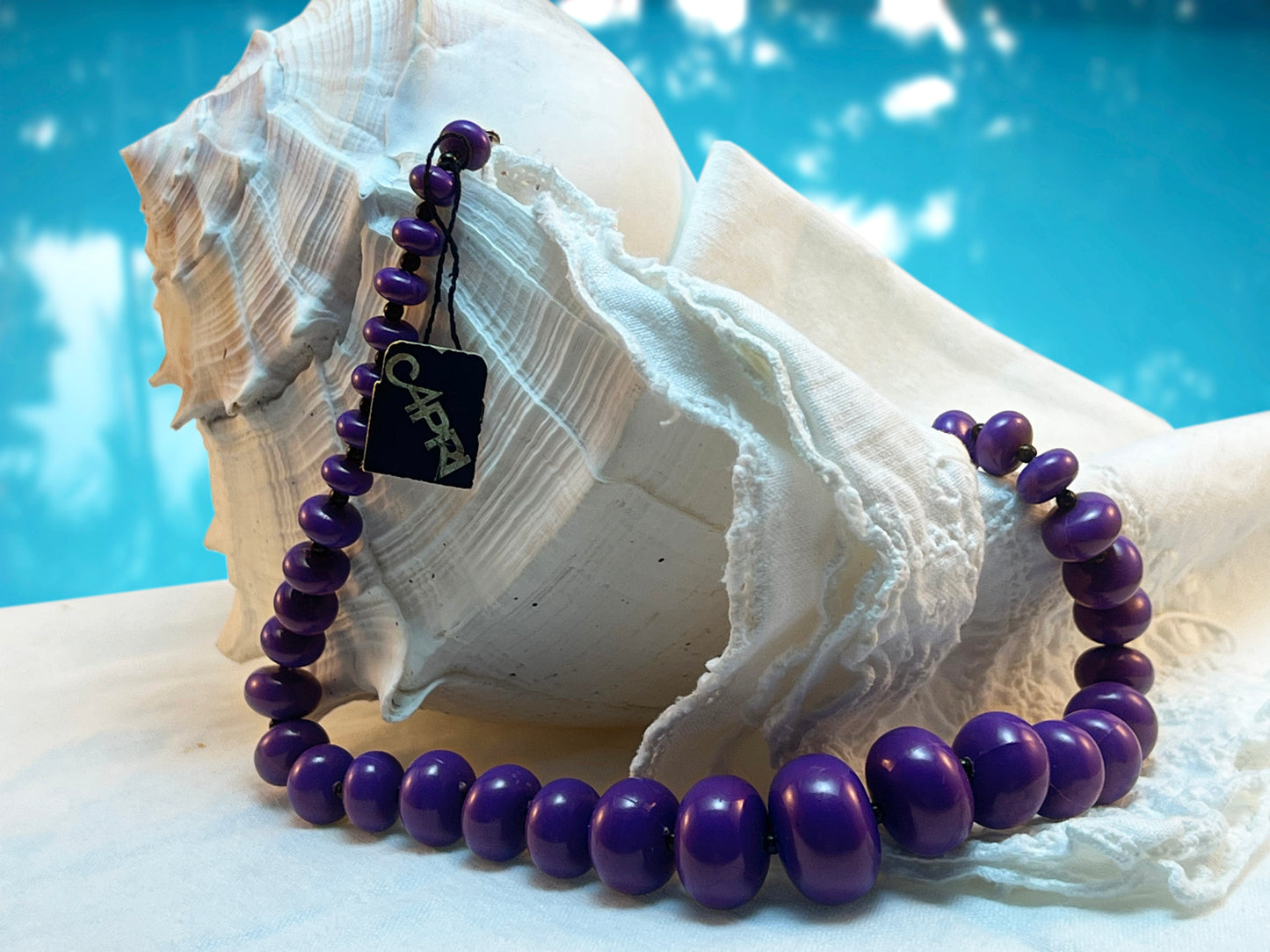 Vintage Capri Single Strand Graduated Plastic Purple Necklace