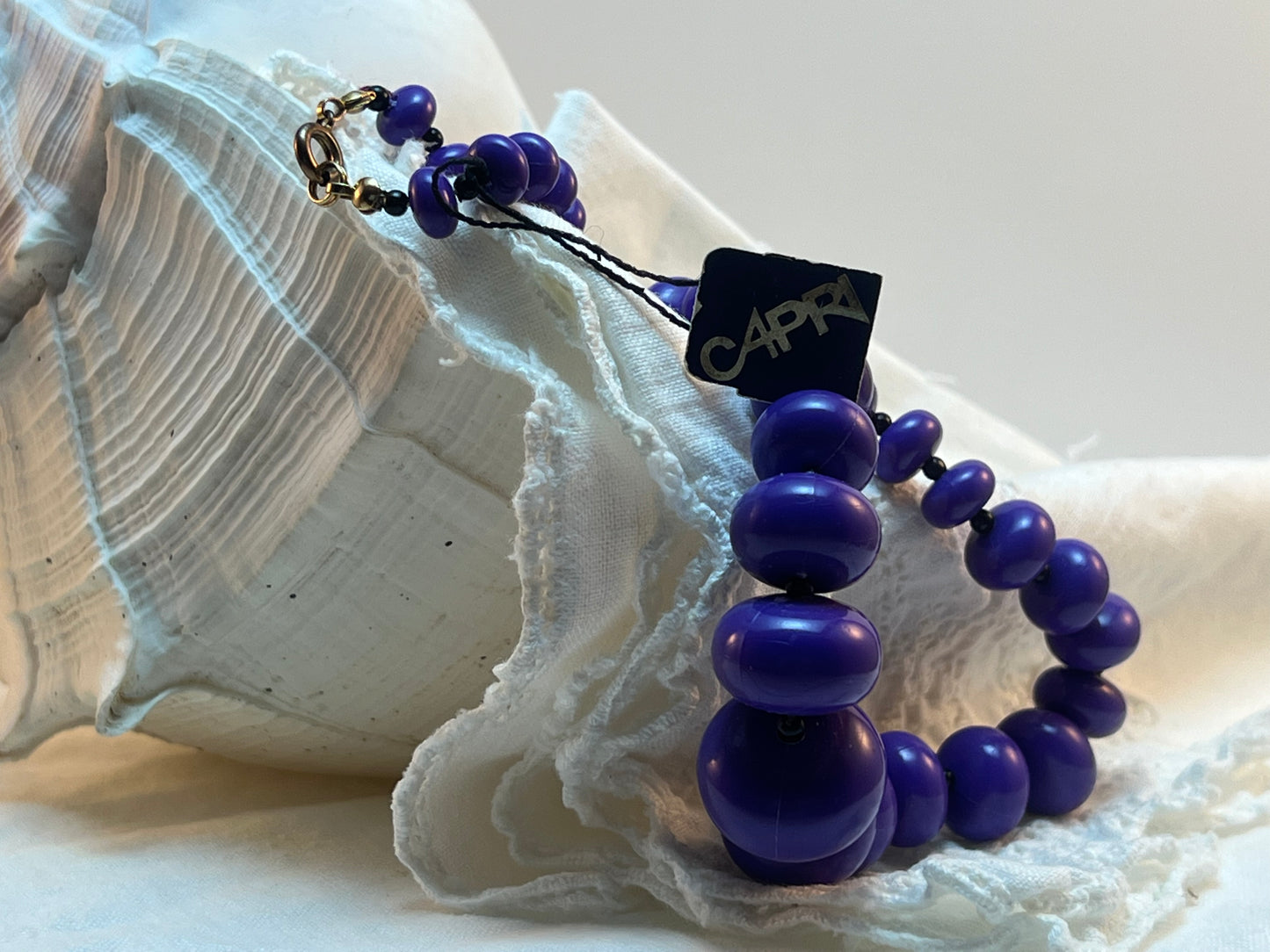 Vintage Capri Single Strand Graduated Plastic Purple Necklace