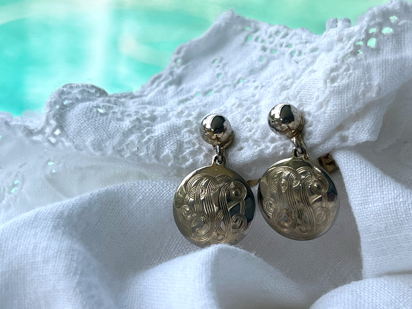 Vintage Alice Gold Tone Screw-on Dangle Earrings