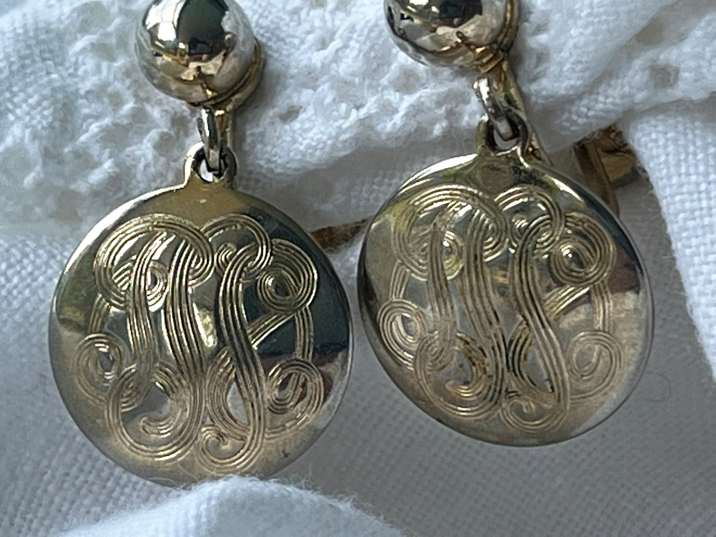 Vintage Alice Gold Tone Screw-on Dangle Earrings
