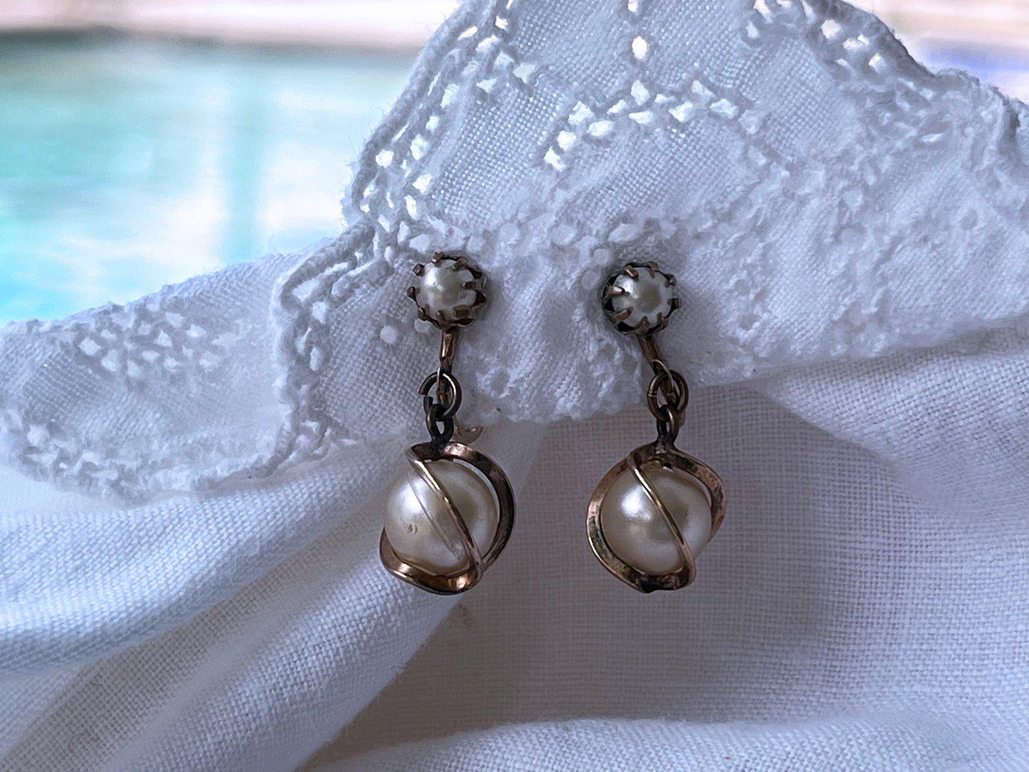 Vintage 1950s Caged Faux Pearl Bracelet and Dangle 1/20-12K GF Screw-back Earrings