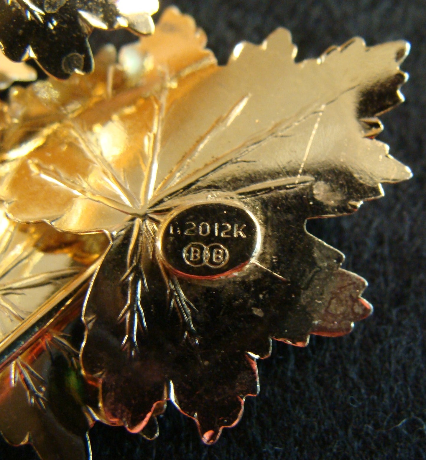 Binder Brothers (BB) Gold Tone Maple Leaf Brooch Pin