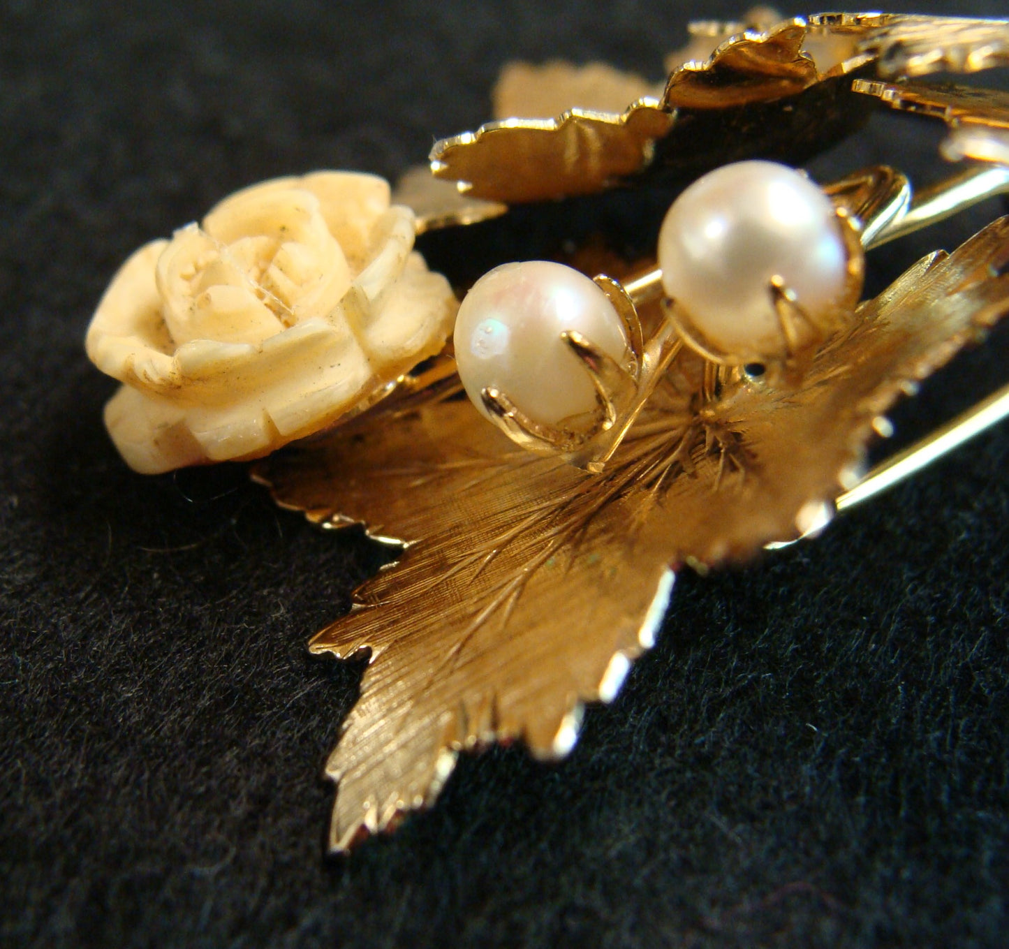 Binder Brothers (BB) Gold Tone Maple Leaf Brooch Pin