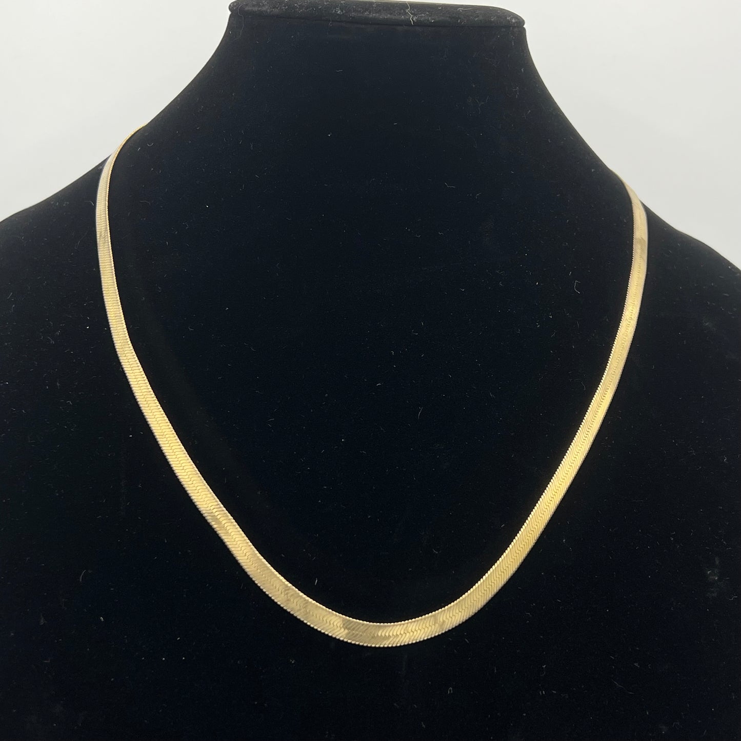 980s KOREA 22" Flat Gold Tone Herringbone Chain Necklace