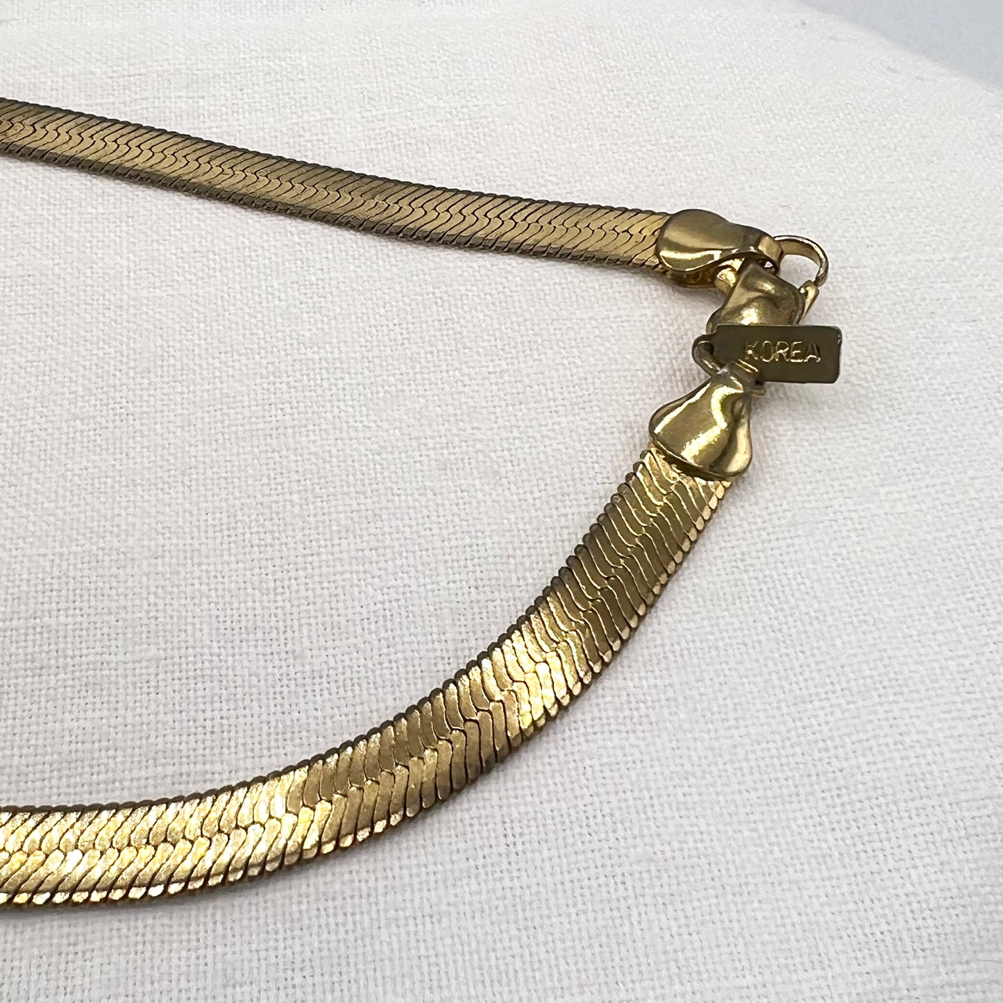 980s KOREA 22" Flat Gold Tone Herringbone Chain Necklace