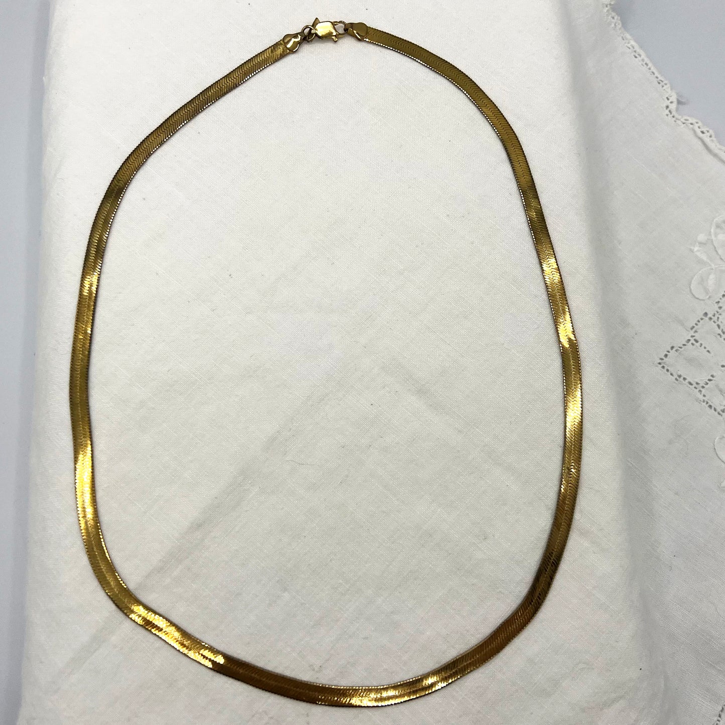 980s KOREA 22" Flat Gold Tone Herringbone Chain Necklace