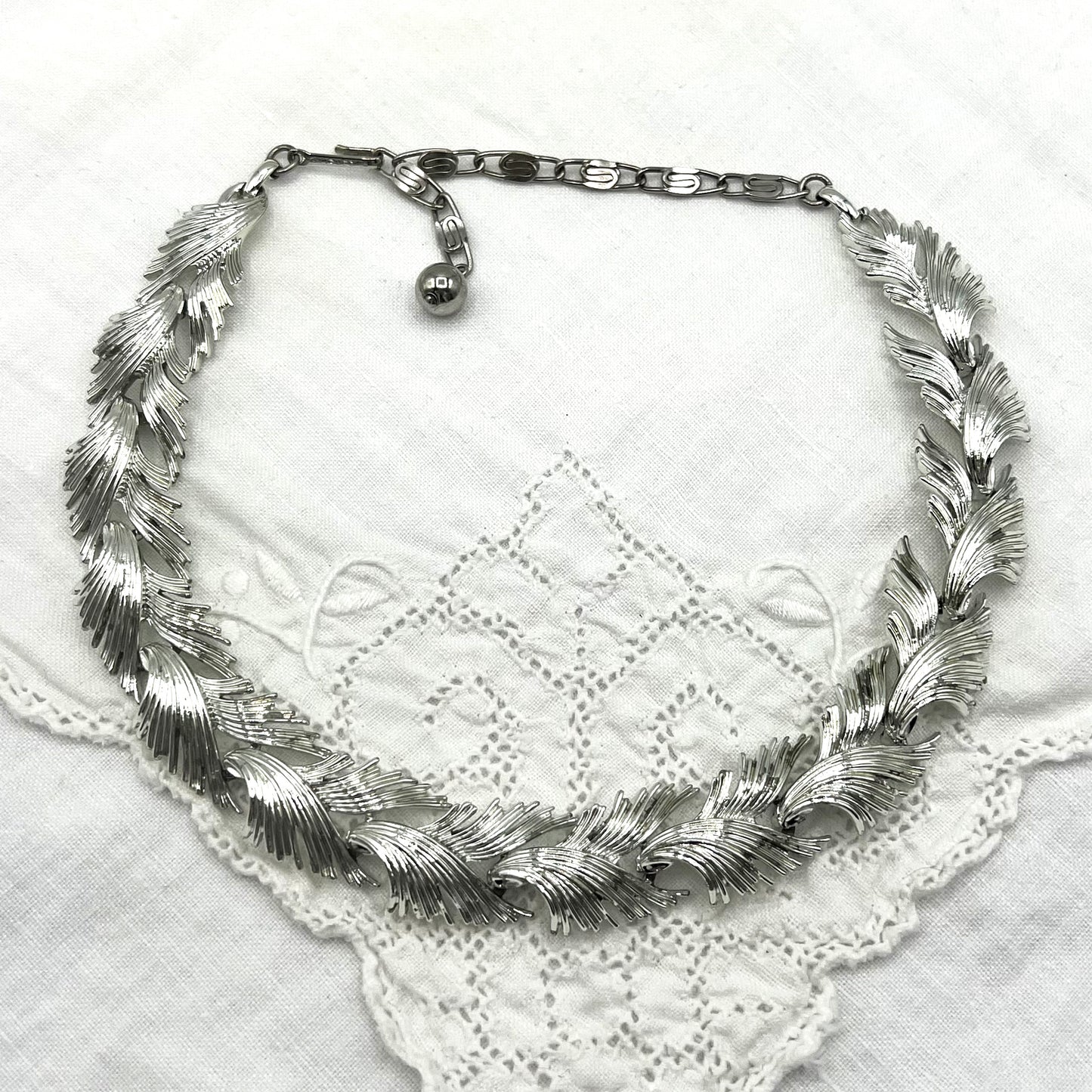 Vintage Lisner Linked Feather Leaf Silver Tone Choker Necklace