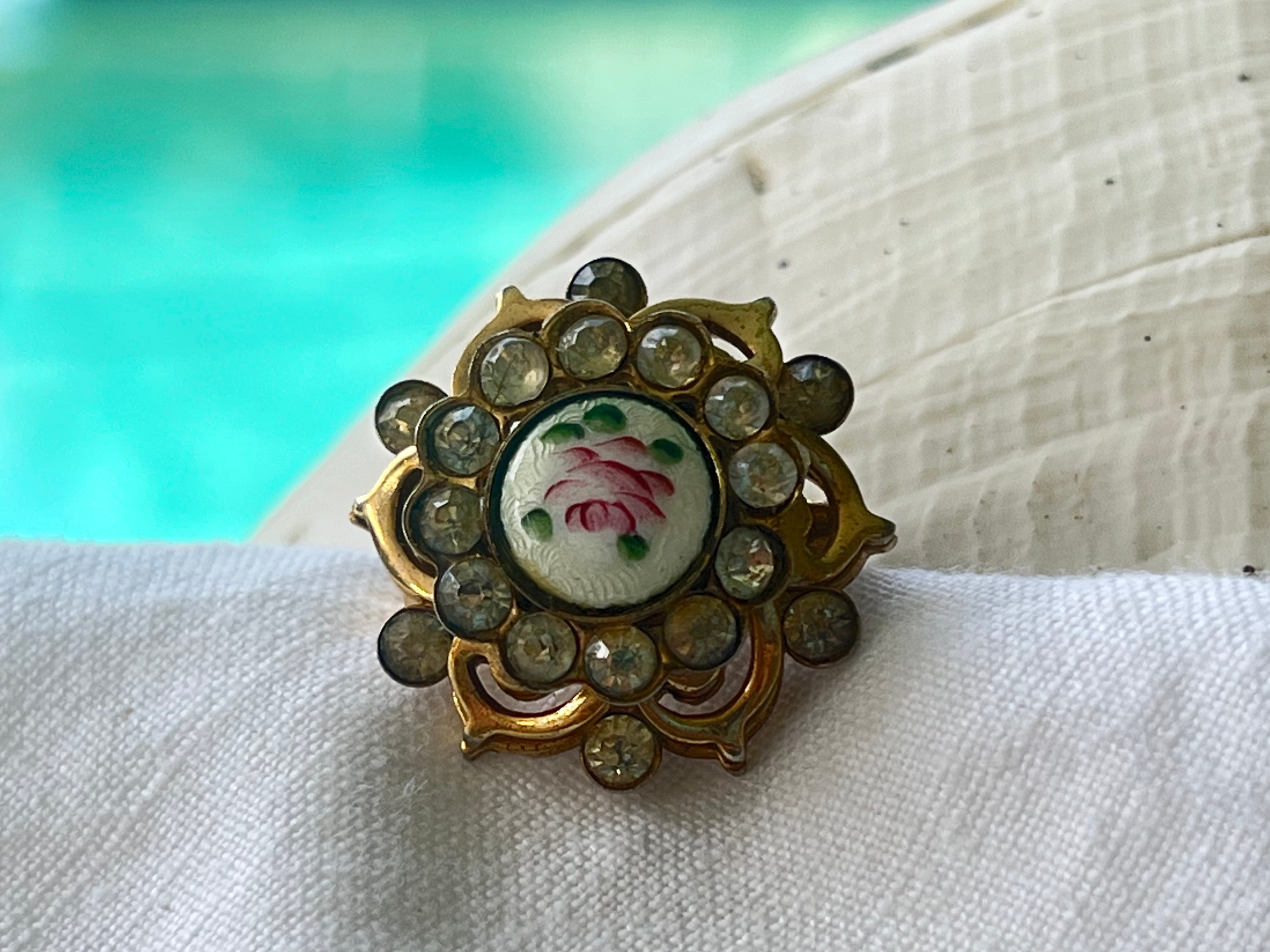 Karu brooch on sale