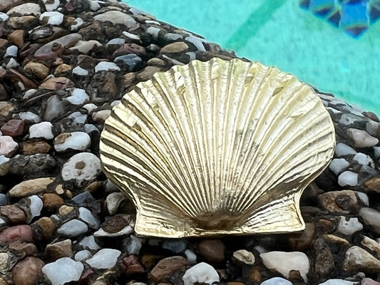 Vintage Gold Tone Scallop Shell Brooch