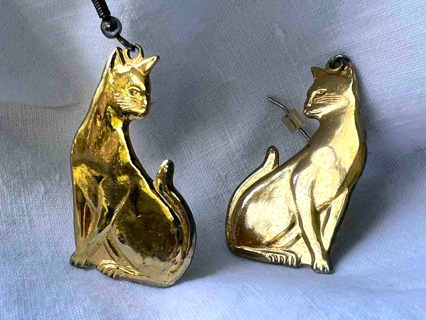 Vintage 1980s MEOW Gold Tone Cat Dangle Earrings